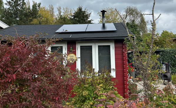 zonnepanelen tuinhuisje